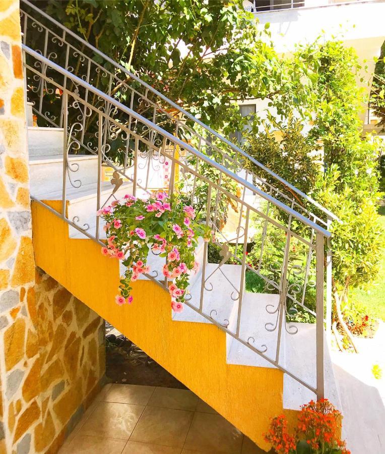 Vila Aliaj Luxury Apartment With 2 Rooms With Private Wonderful Terrace Dıraç Dış mekan fotoğraf