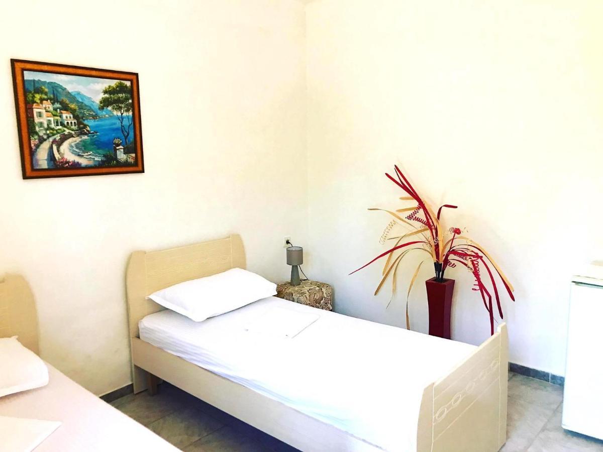 Vila Aliaj Luxury Apartment With 2 Rooms With Private Wonderful Terrace Dıraç Dış mekan fotoğraf