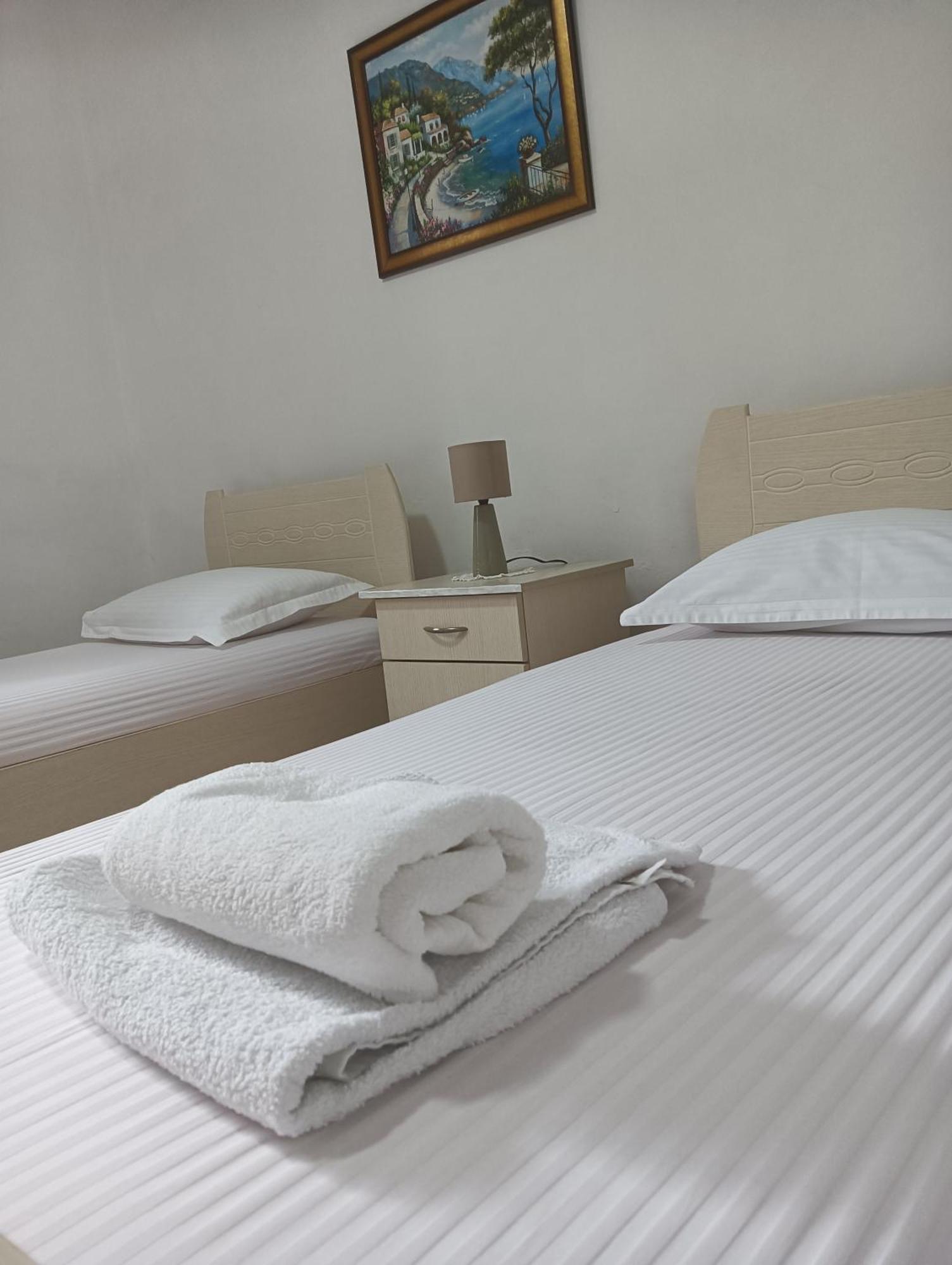 Vila Aliaj Luxury Apartment With 2 Rooms With Private Wonderful Terrace Dıraç Dış mekan fotoğraf