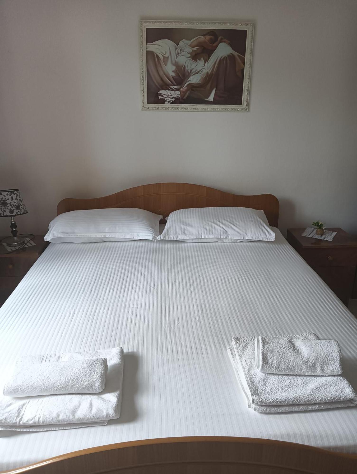 Vila Aliaj Luxury Apartment With 2 Rooms With Private Wonderful Terrace Dıraç Dış mekan fotoğraf